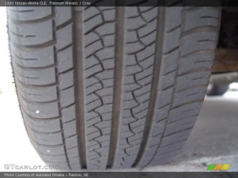 Platinum Metallic / Gray 1993 Nissan Altima GLE