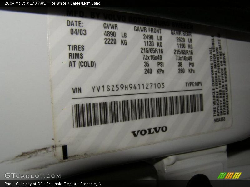 Ice White / Beige/Light Sand 2004 Volvo XC70 AWD