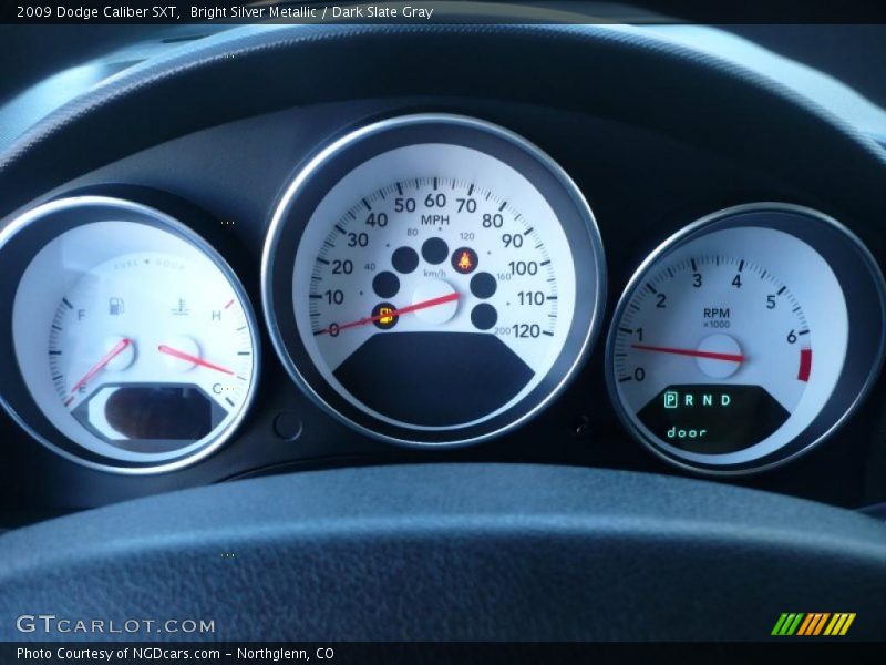 Bright Silver Metallic / Dark Slate Gray 2009 Dodge Caliber SXT