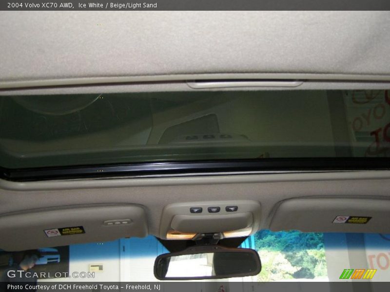 Ice White / Beige/Light Sand 2004 Volvo XC70 AWD