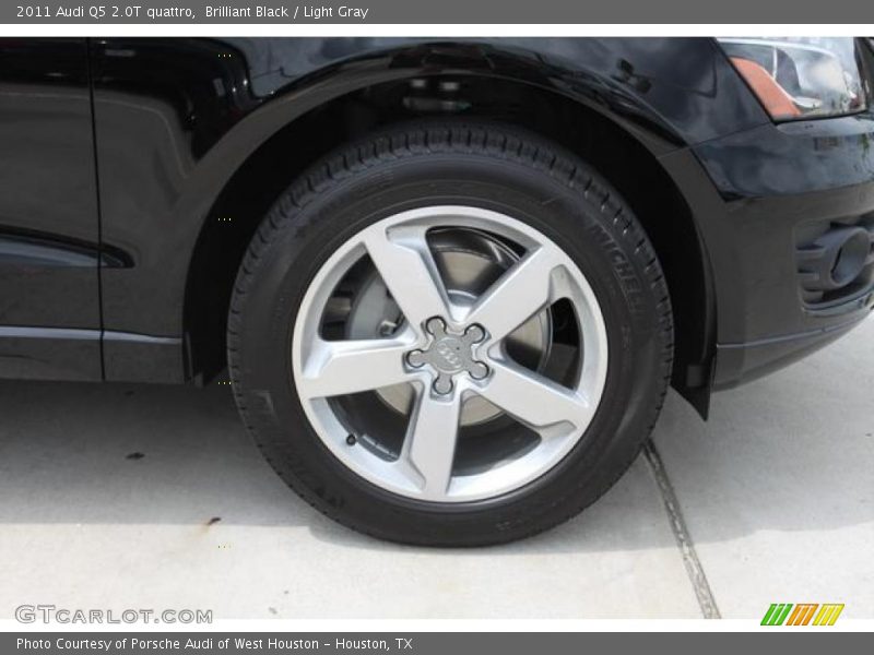 Brilliant Black / Light Gray 2011 Audi Q5 2.0T quattro