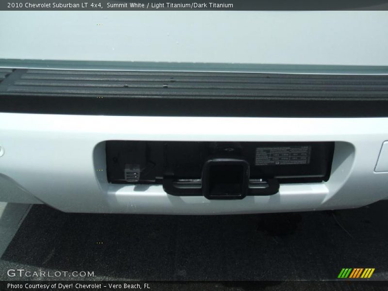 Summit White / Light Titanium/Dark Titanium 2010 Chevrolet Suburban LT 4x4