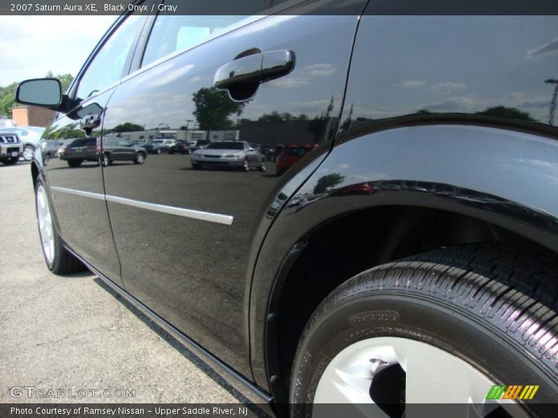 Black Onyx / Gray 2007 Saturn Aura XE