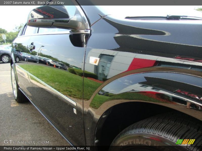 Black Onyx / Gray 2007 Saturn Aura XE