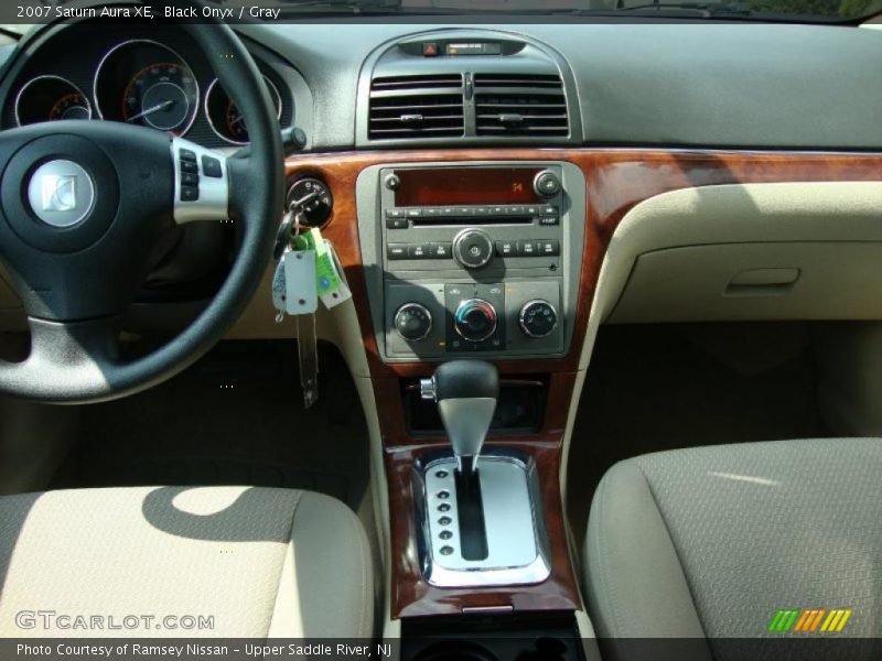 Black Onyx / Gray 2007 Saturn Aura XE