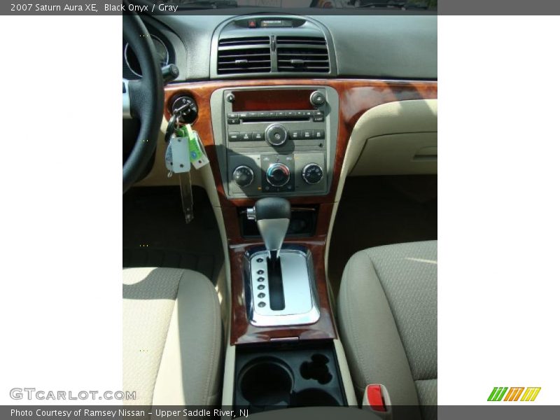 Black Onyx / Gray 2007 Saturn Aura XE