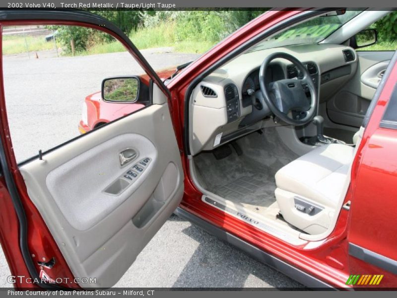 Torch Red Metallic / Taupe/Light Taupe 2002 Volvo V40