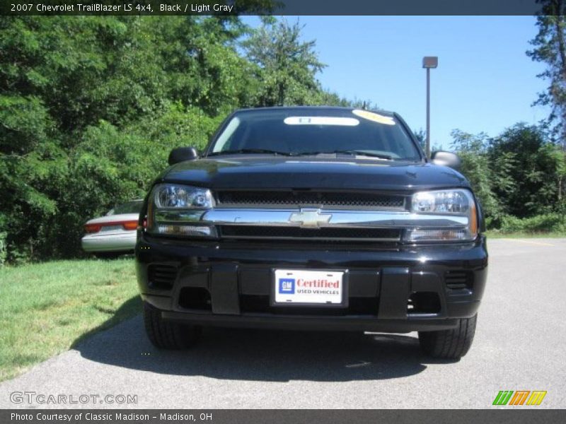Black / Light Gray 2007 Chevrolet TrailBlazer LS 4x4