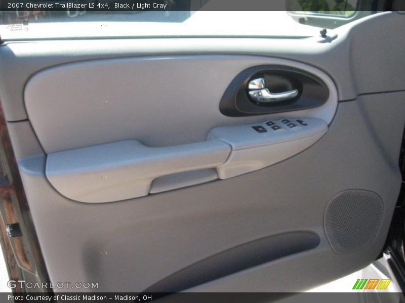 Black / Light Gray 2007 Chevrolet TrailBlazer LS 4x4