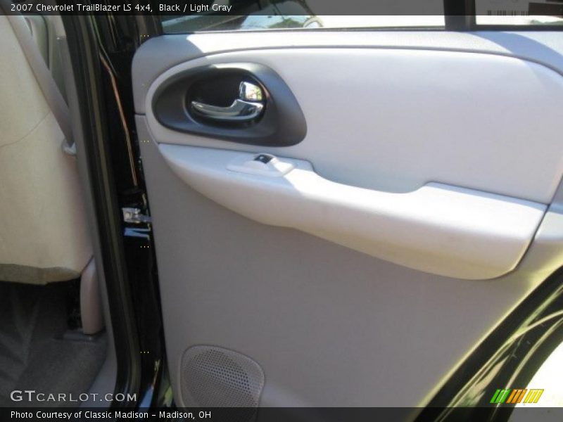 Black / Light Gray 2007 Chevrolet TrailBlazer LS 4x4