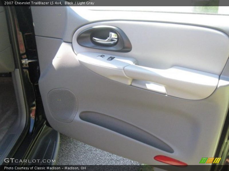 Black / Light Gray 2007 Chevrolet TrailBlazer LS 4x4