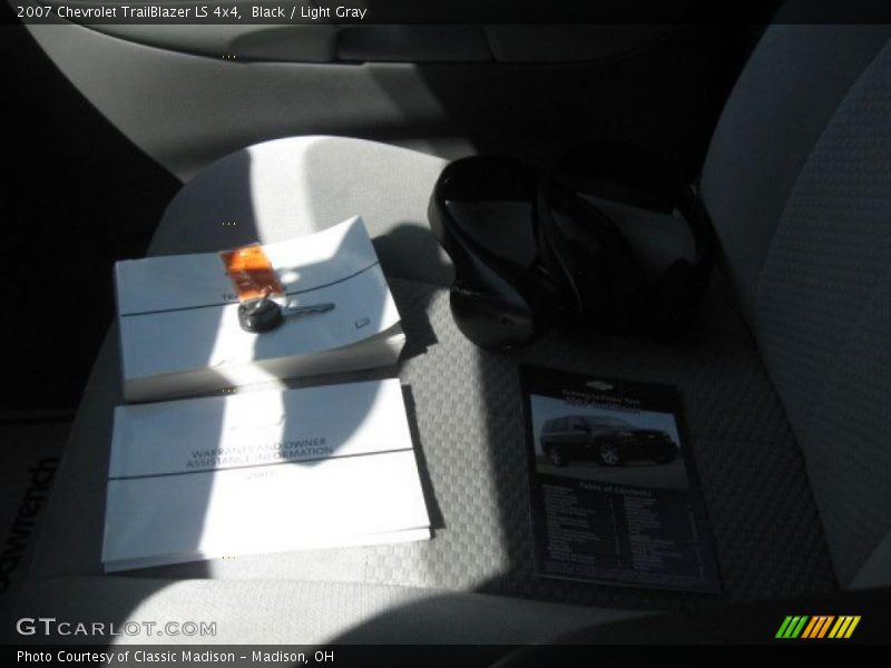 Black / Light Gray 2007 Chevrolet TrailBlazer LS 4x4
