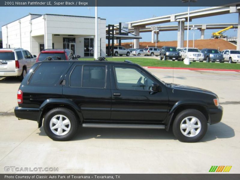 Super Black / Beige 2001 Nissan Pathfinder LE