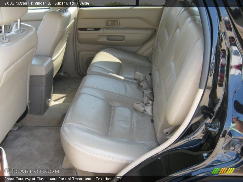 Super Black / Beige 2001 Nissan Pathfinder LE