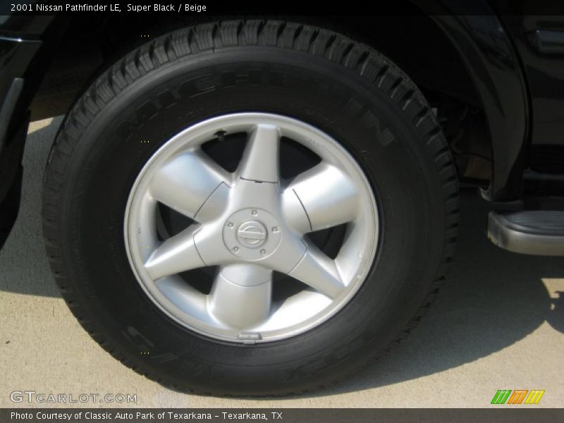 Super Black / Beige 2001 Nissan Pathfinder LE