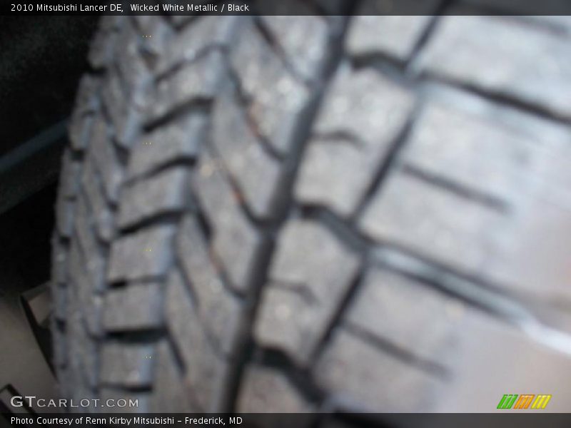 Wicked White Metallic / Black 2010 Mitsubishi Lancer DE