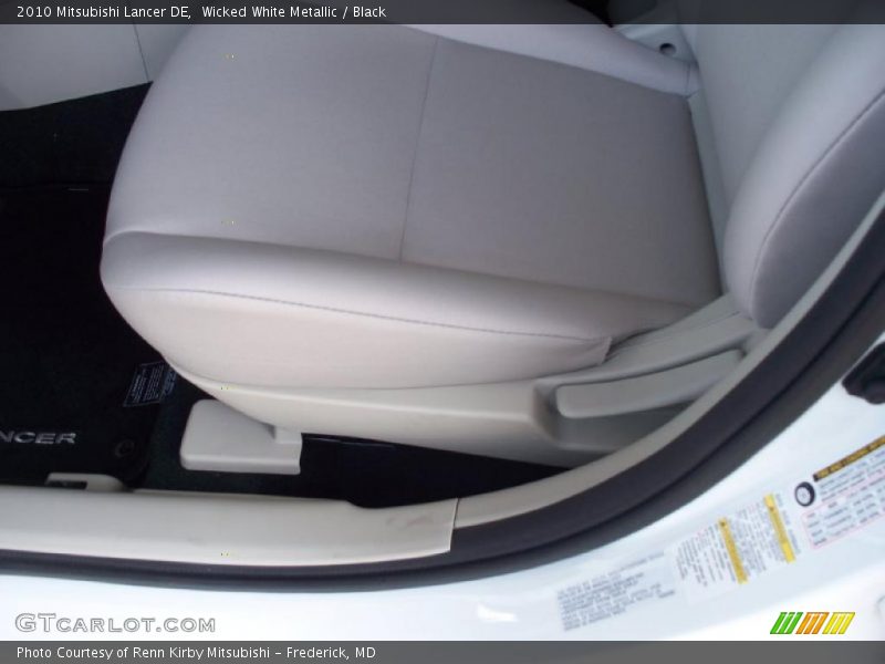 Wicked White Metallic / Black 2010 Mitsubishi Lancer DE