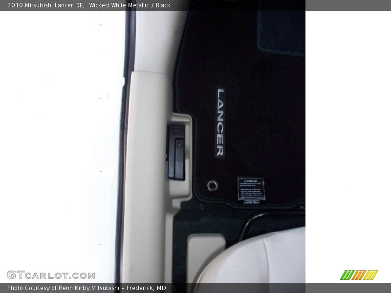 Wicked White Metallic / Black 2010 Mitsubishi Lancer DE