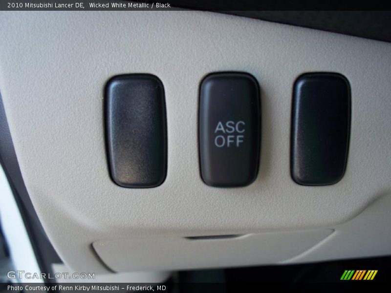 Wicked White Metallic / Black 2010 Mitsubishi Lancer DE