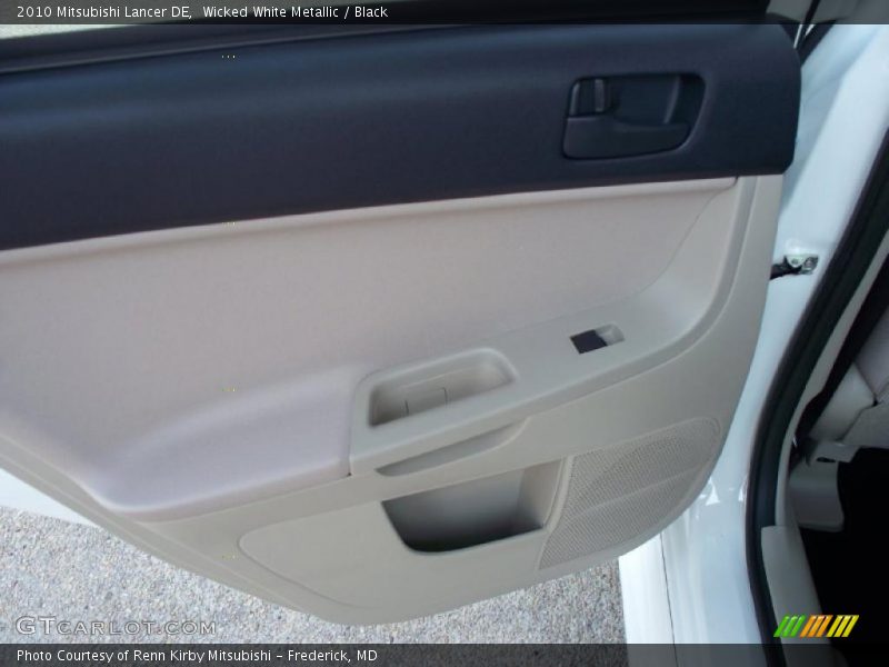 Wicked White Metallic / Black 2010 Mitsubishi Lancer DE