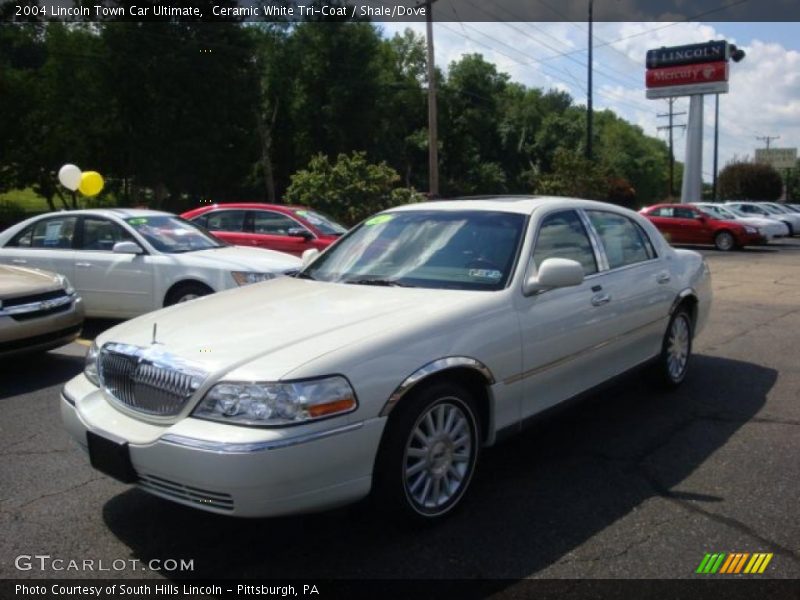 Ceramic White Tri-Coat / Shale/Dove 2004 Lincoln Town Car Ultimate
