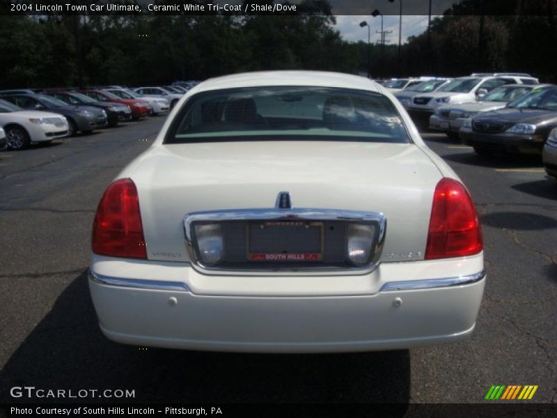 Ceramic White Tri-Coat / Shale/Dove 2004 Lincoln Town Car Ultimate