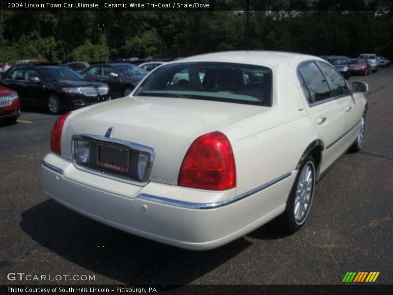 Ceramic White Tri-Coat / Shale/Dove 2004 Lincoln Town Car Ultimate
