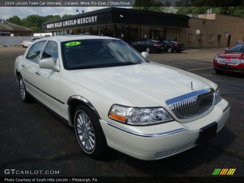 Ceramic White Tri-Coat / Shale/Dove 2004 Lincoln Town Car Ultimate