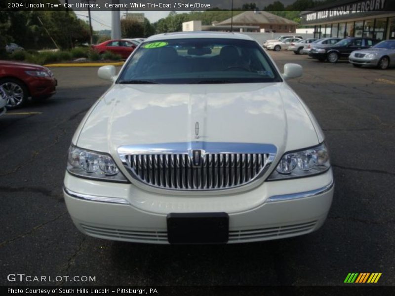 Ceramic White Tri-Coat / Shale/Dove 2004 Lincoln Town Car Ultimate