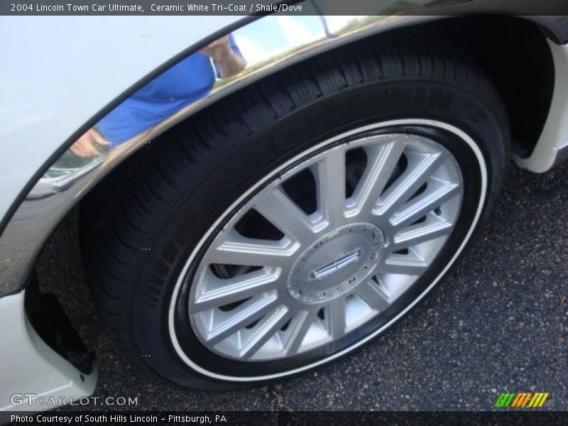 Ceramic White Tri-Coat / Shale/Dove 2004 Lincoln Town Car Ultimate
