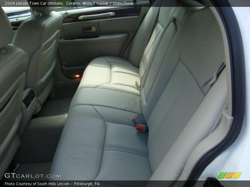 Ceramic White Tri-Coat / Shale/Dove 2004 Lincoln Town Car Ultimate