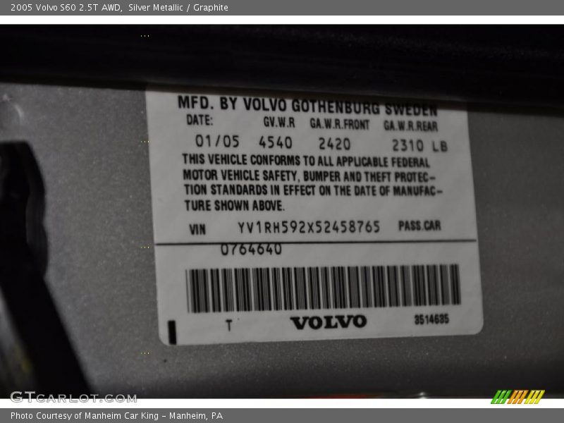 Silver Metallic / Graphite 2005 Volvo S60 2.5T AWD
