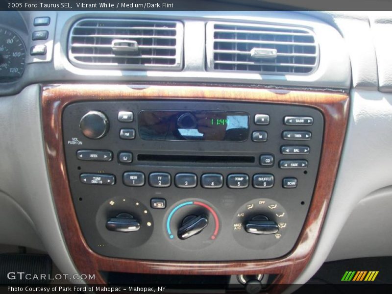 Vibrant White / Medium/Dark Flint 2005 Ford Taurus SEL