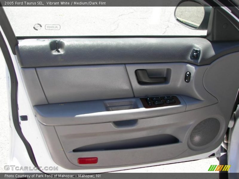 Vibrant White / Medium/Dark Flint 2005 Ford Taurus SEL