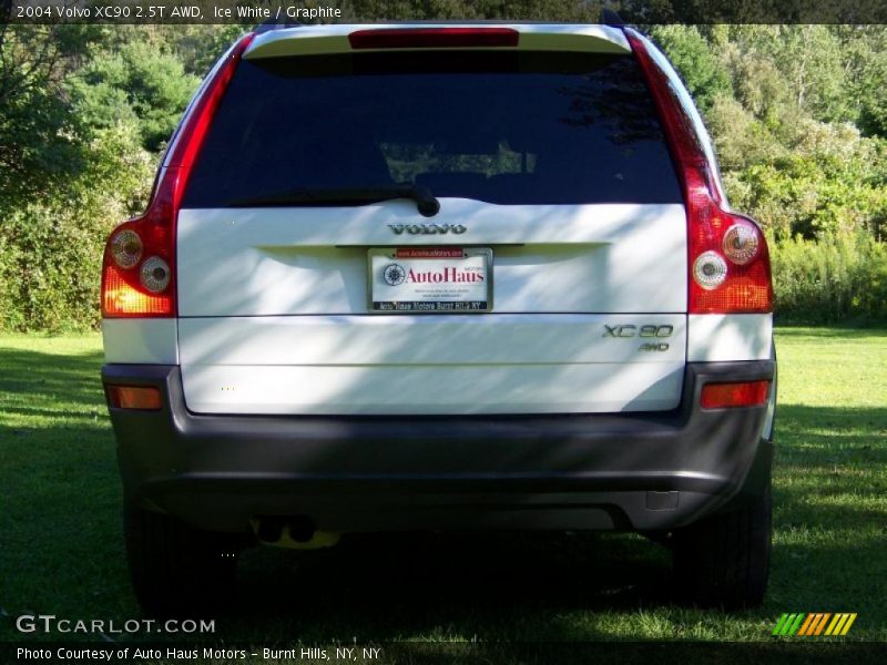 Ice White / Graphite 2004 Volvo XC90 2.5T AWD