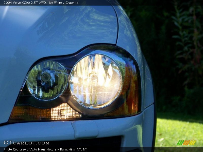 Ice White / Graphite 2004 Volvo XC90 2.5T AWD
