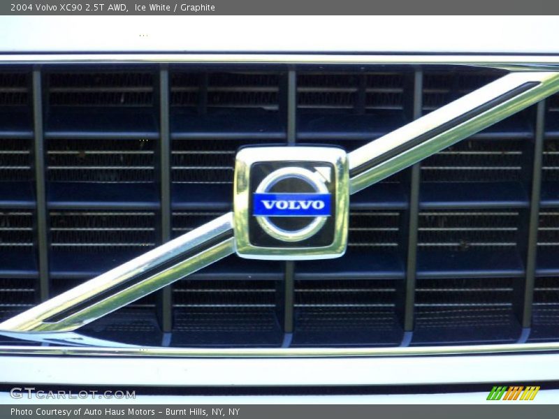 Ice White / Graphite 2004 Volvo XC90 2.5T AWD