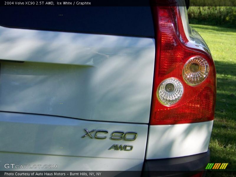Ice White / Graphite 2004 Volvo XC90 2.5T AWD