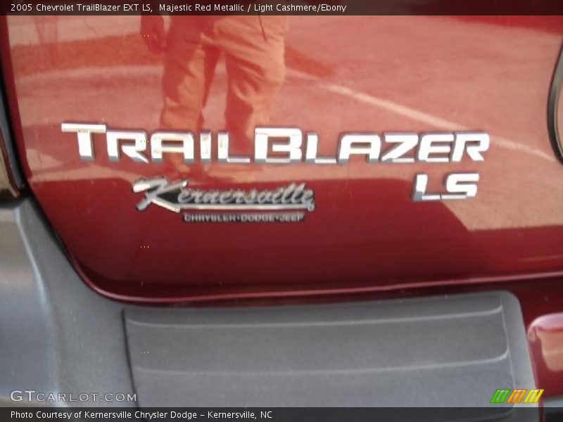 Majestic Red Metallic / Light Cashmere/Ebony 2005 Chevrolet TrailBlazer EXT LS