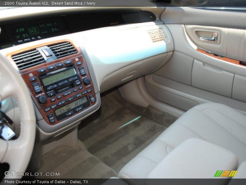 Desert Sand Mica / Ivory 2000 Toyota Avalon XLS