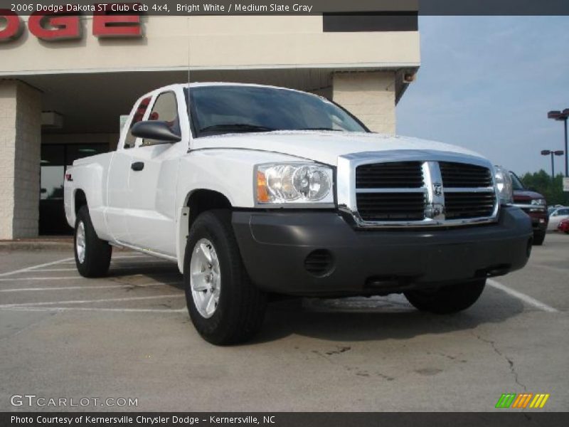 Bright White / Medium Slate Gray 2006 Dodge Dakota ST Club Cab 4x4