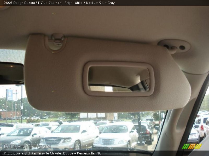 Bright White / Medium Slate Gray 2006 Dodge Dakota ST Club Cab 4x4