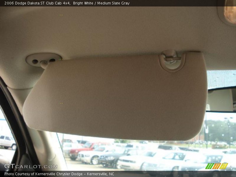 Bright White / Medium Slate Gray 2006 Dodge Dakota ST Club Cab 4x4