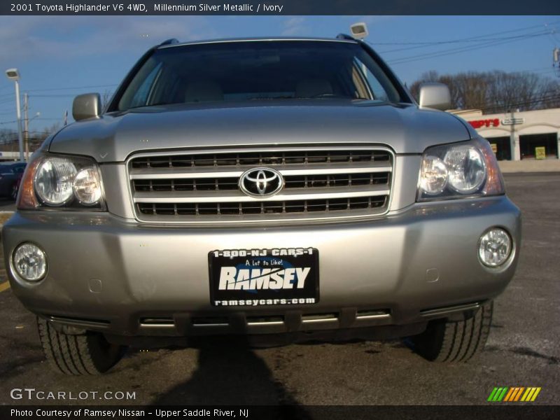 Millennium Silver Metallic / Ivory 2001 Toyota Highlander V6 4WD