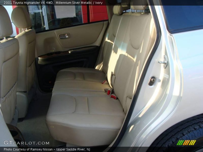 Millennium Silver Metallic / Ivory 2001 Toyota Highlander V6 4WD