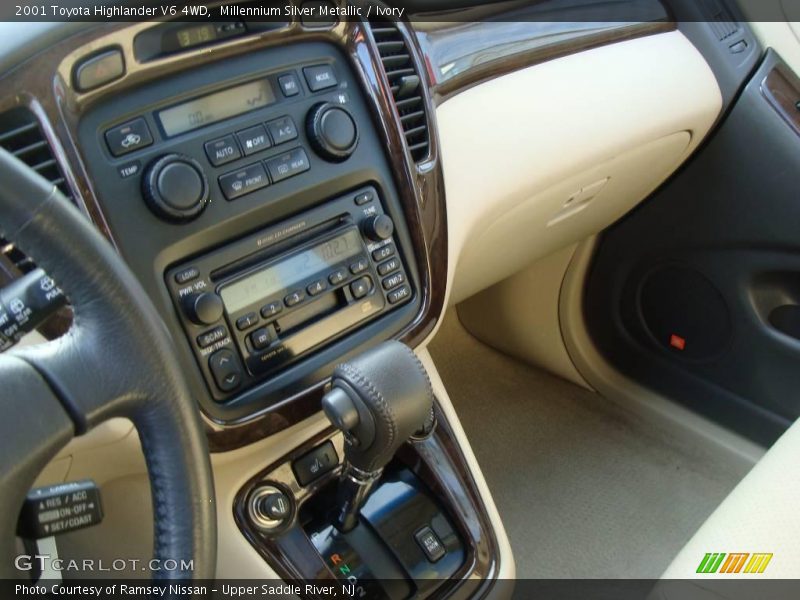 Millennium Silver Metallic / Ivory 2001 Toyota Highlander V6 4WD