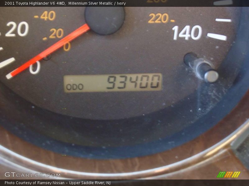 Millennium Silver Metallic / Ivory 2001 Toyota Highlander V6 4WD