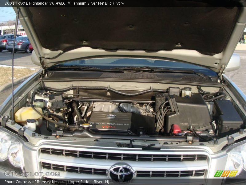 Millennium Silver Metallic / Ivory 2001 Toyota Highlander V6 4WD