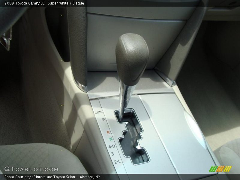 Super White / Bisque 2009 Toyota Camry LE