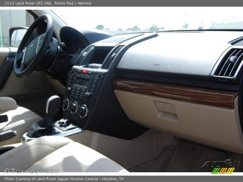 Rimini Red / Almond 2010 Land Rover LR2 HSE